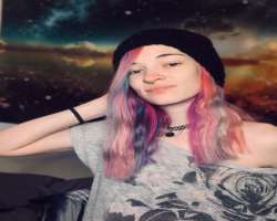 Arin loves to dye her hair with new colours every now and then and keeps herself updated with the latest trend.